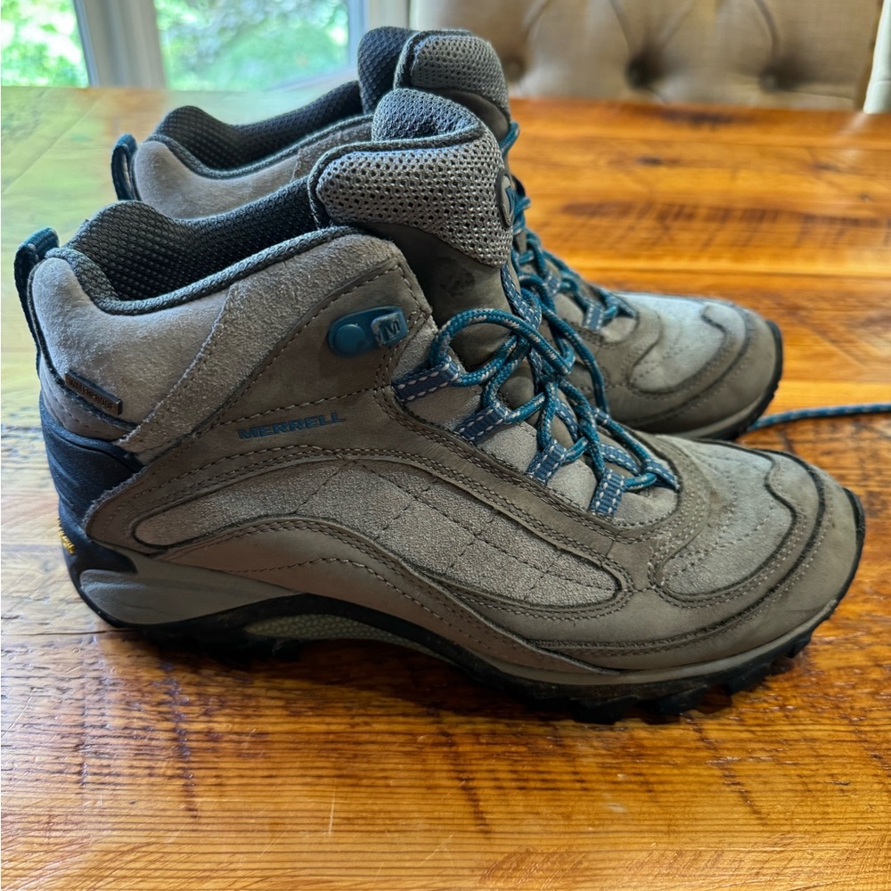 Merrell Castlerock Gray and Blue Women’s Waterproof Hiking Boots. Size 9